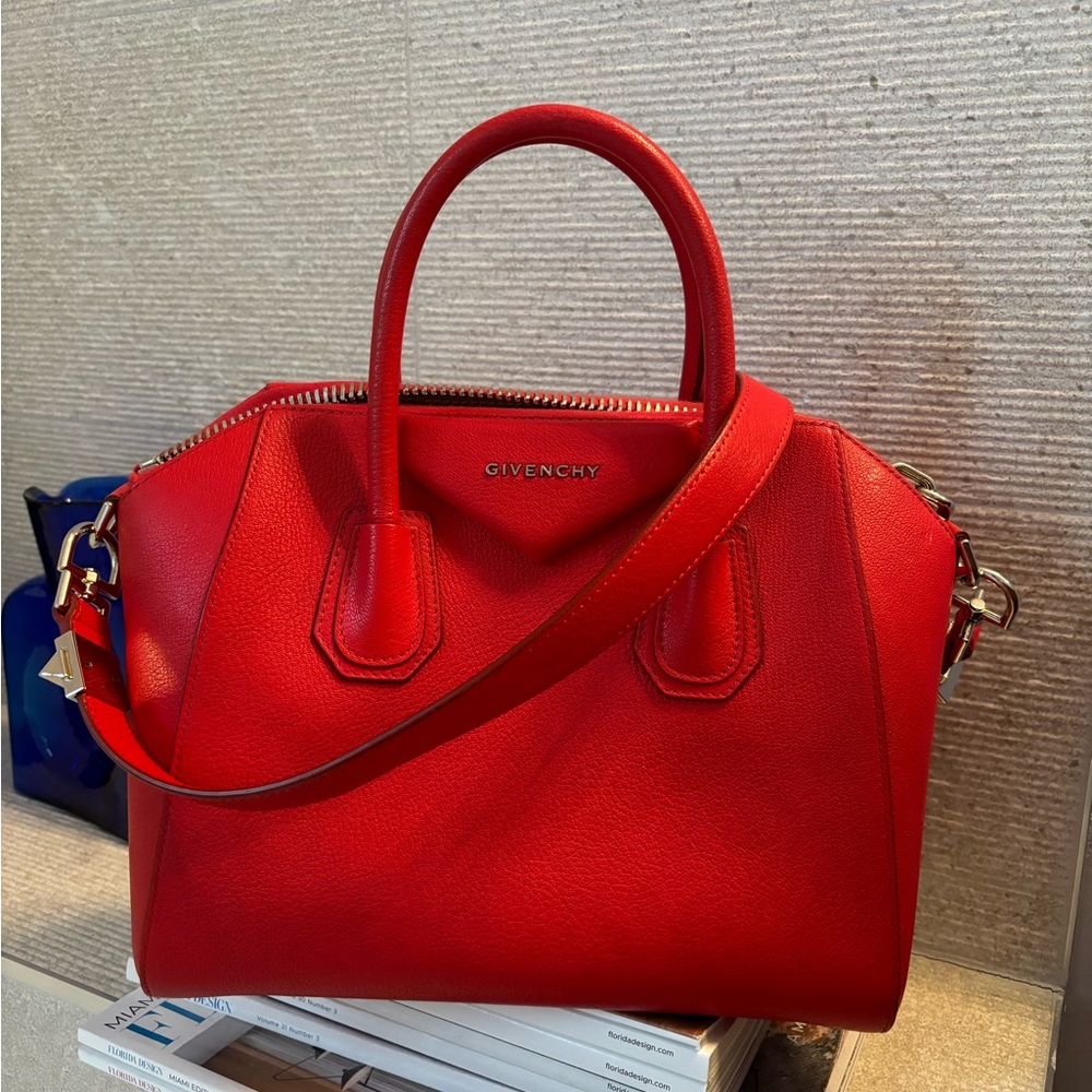 Givenchy Antigona Leather Handbag (Medium)